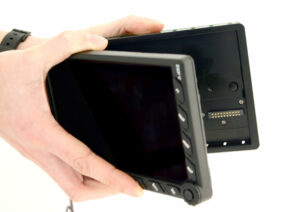 AvMap EKP V GPS – Panel mounted and portable at the same time!
